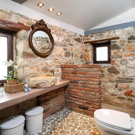 Semesterbostad Maroyda Stonehouse *