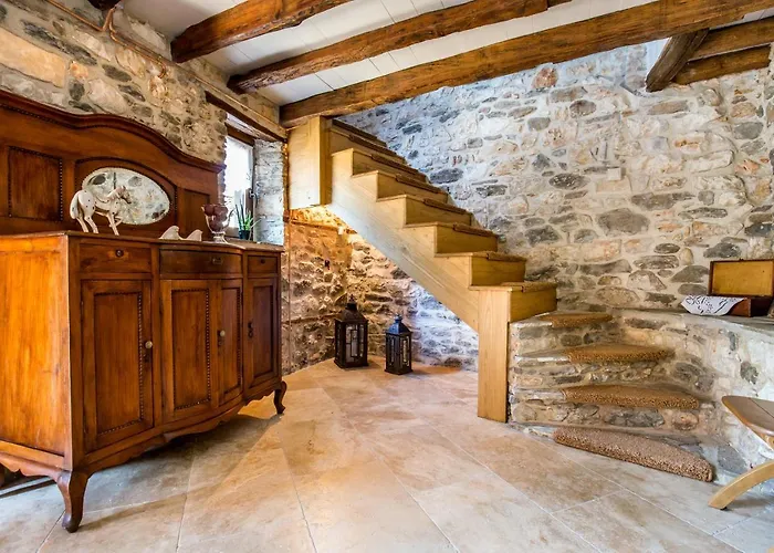 Maroyda Stonehouse *